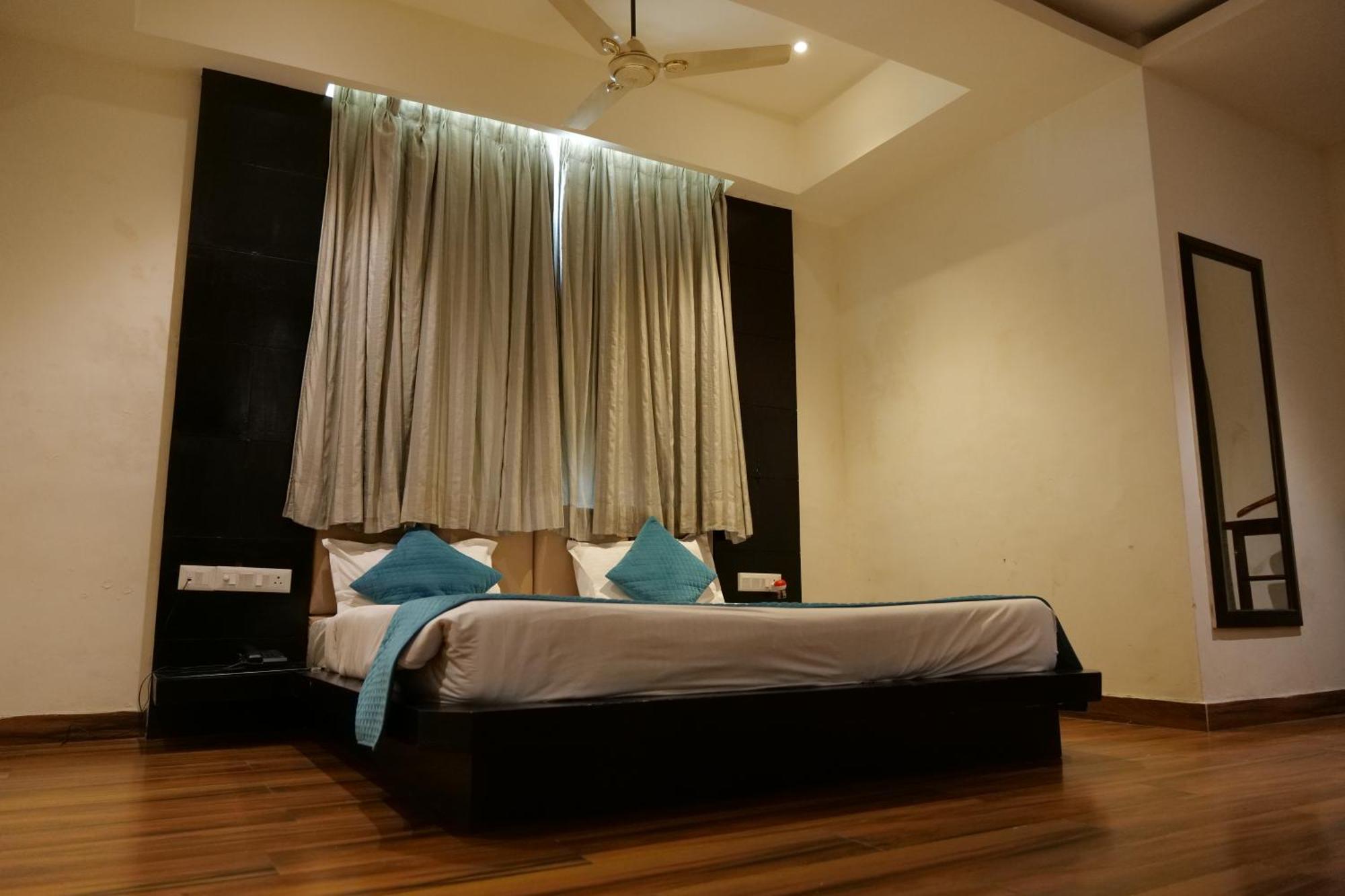 Hotel Anand Castle Kashipur Exterior foto